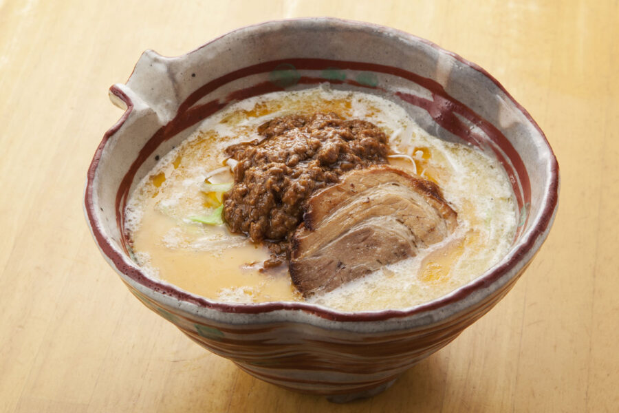 【日本晴れ看板商品】三河式豆乳担々麺(赤or白) ¥1,050（税込）