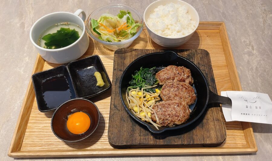 焼肉屋本気のレアハンバーグランチ　1,480円（数量限定）