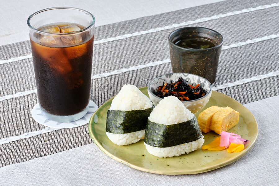 モーニングおにぎり 500円~600円 ※ドリンク代のみ