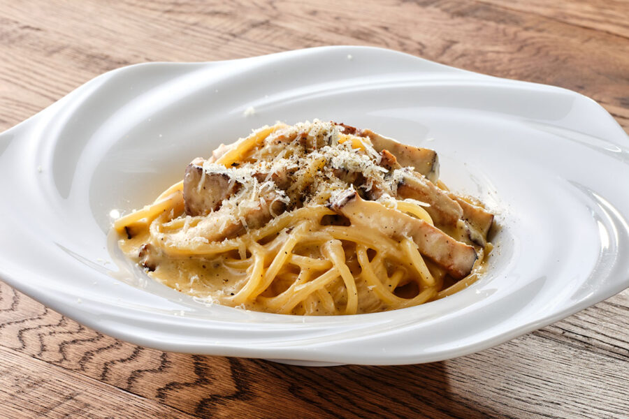 自家製ベーコンを使ったスパゲティ/ランニングエッグのカルボナーラ　1,650円