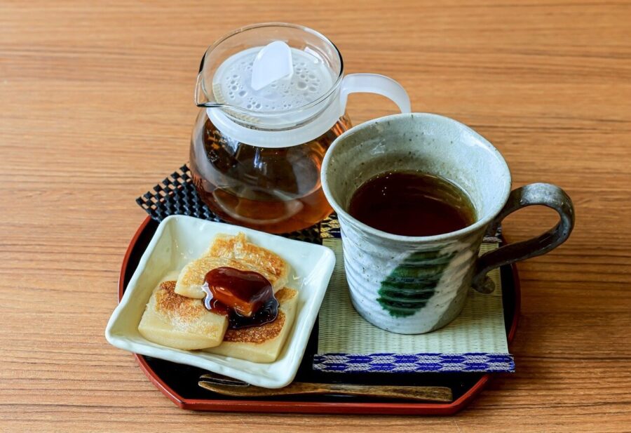 【新メニュー】甘酒餅 800円 ※飲み物付き