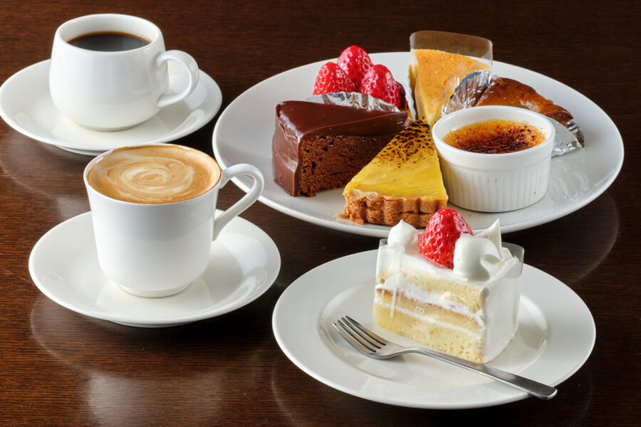 自家製ケーキ各種 440円～