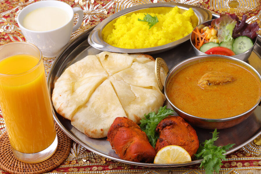 ハーフチーズナンランチ　1,780円～ ※カレーは3種類から選べます