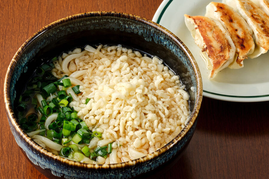 「冷やしうどん（ダシかけうどん）」 480円、餃子360円 ※碧南店のみで提供