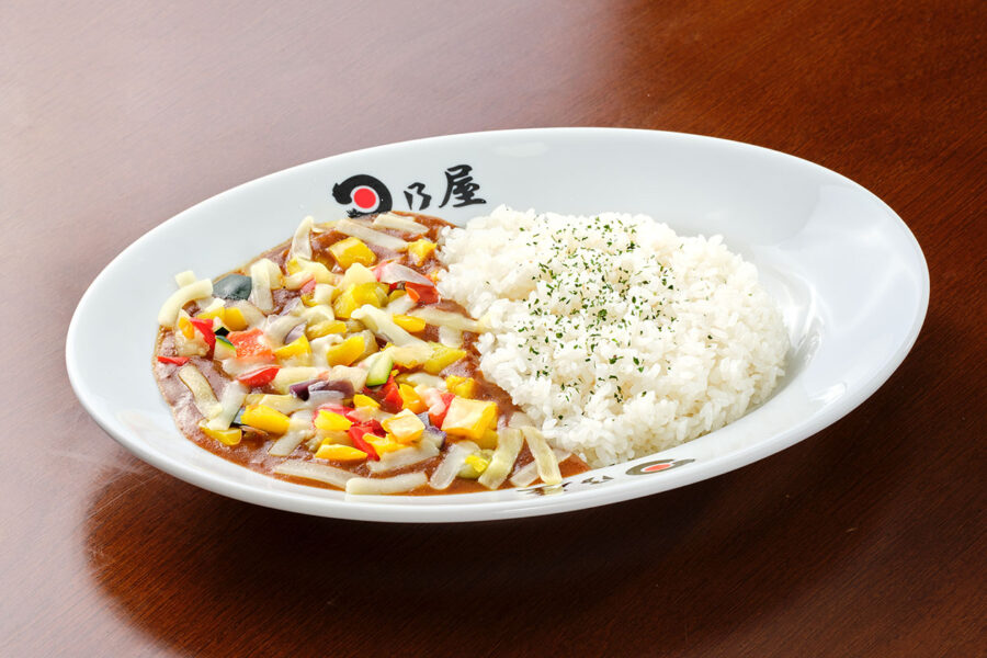 たっぷり夏野菜のチーズカレー　890円