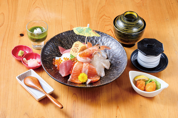 コスパ◎な新鮮海鮮丼といえば「炎楽」！豪華「刺身定食」も人気！西尾市 炭焼いろり...