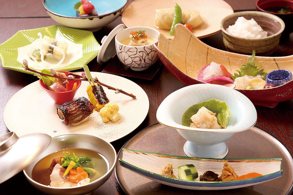 お祝いは個室でゆったり贅沢時間。定評の出汁や旬食材に舌鼓♪