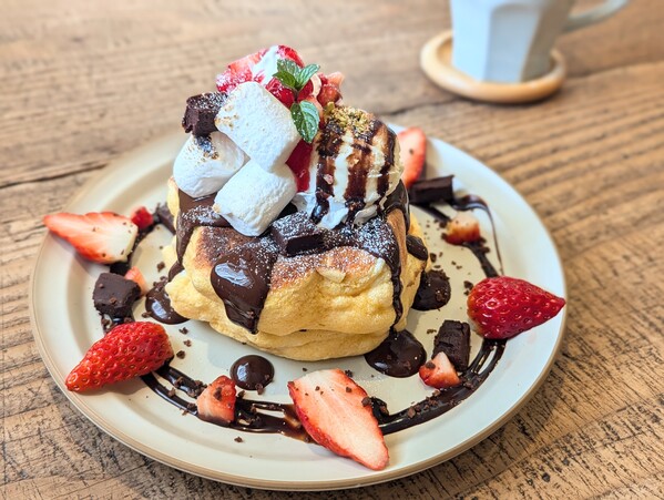 いちごのショコラパンケーキ