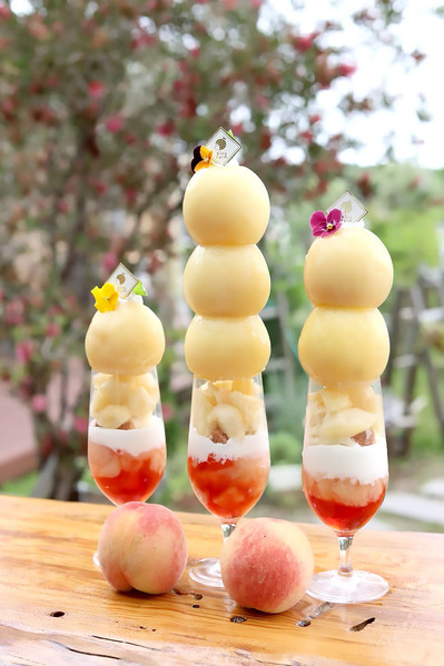 6月中旬～「桃パフェ」が期間限定で登場！ランチもカフェタイムも楽しもう！！