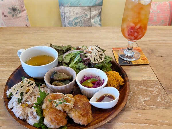 只今のlapicafeプレート
「カリカリ豚の梅おろしポン酢」
只今夏季営業...