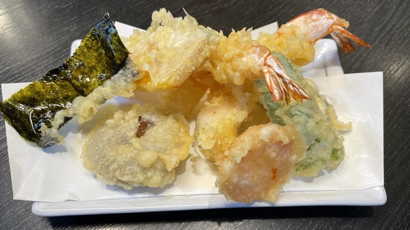 伊賀 大正庵の料理は昼の部、夜の部、同じメニューで提供しています。ランチを除く