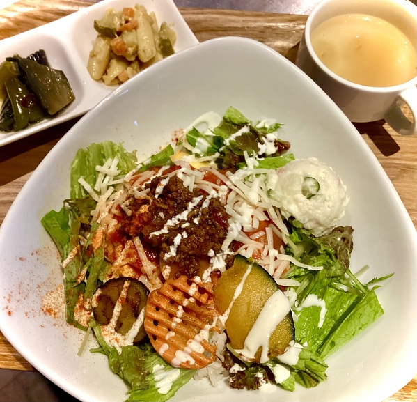 【空き有ります】ランチ11時スタート。新登場❗️オムタコライス、デザートセット（...