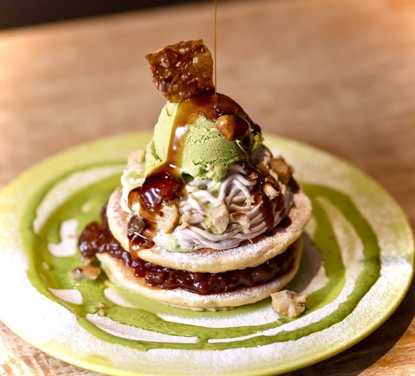 【飲食店起業オーナー募集】
写真=人気の『栗モンブランと北海道小豆の抹茶パンケ...