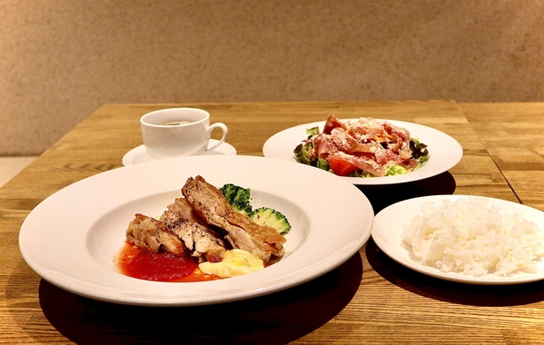 ビストロ ウメチ11/10（月）天気良好！ゆったりお食事できます。お席まだまだ空...