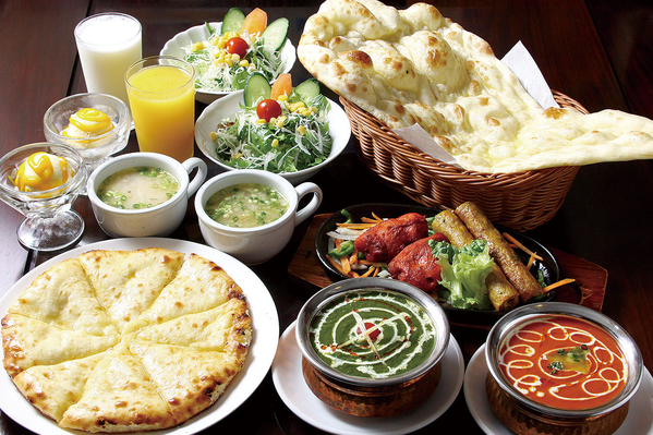 ランチもディナーもテイクアウトも♪家族で楽しむクリスマスは本格インド料理で決まり...