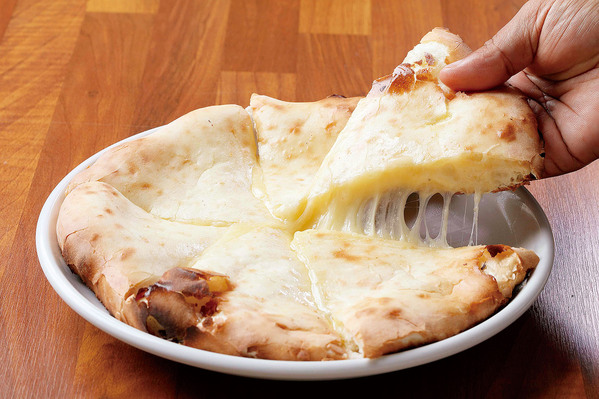 名物チーズナンが大人気!ランチ＆ディナーの種類も豊富