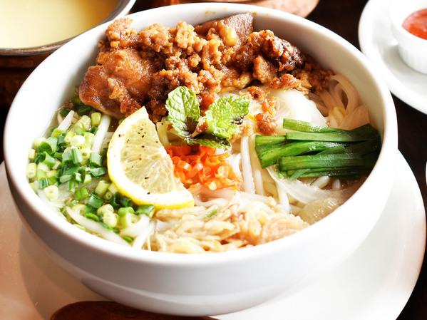 某有名YouTuberが取り上げた絶品オリジナル「フォー」｜スバカマナ 豊田店