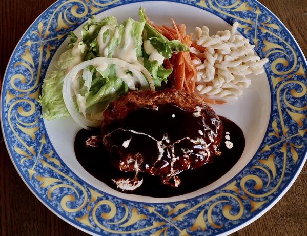 本日2/15お席まだまだ空いております。
テイクアウト受付中です♪