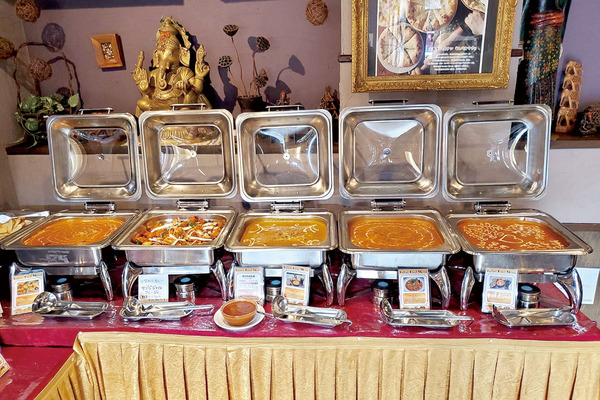 スバカマナ名物「アニバーサリーバイキング」
大人気「フォー」も食べ放題でさらに...