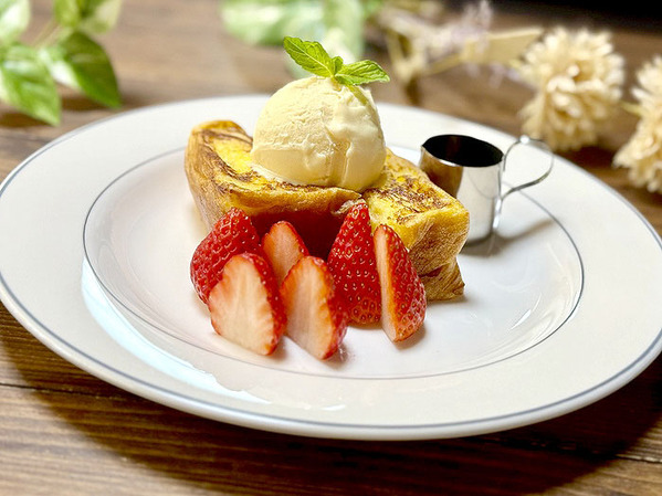 お庭を眺めながら手作りスイーツを堪能。4月で1周年を迎える古民家カフェ