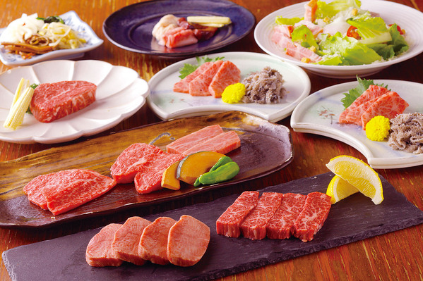 ゆったり個室で、備長炭で焼くこだわり和牛を堪能
