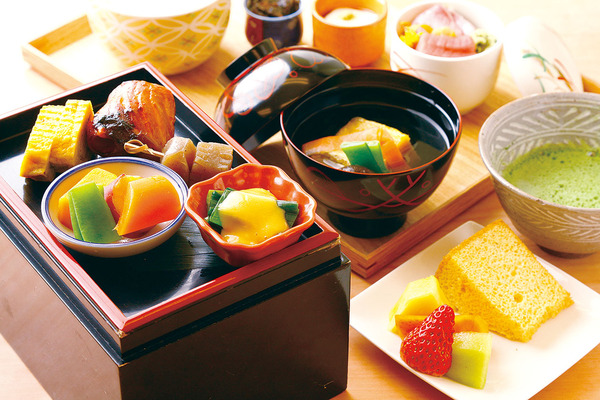 毎月変わる旬の味♪初夏を感じる「茶箱弁当」登場!!