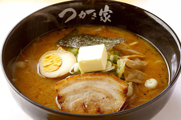 溶け出す北海道バター!! 濃厚味噌スープが中太麺に絡みつく一杯!!